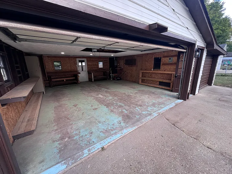 1227 Albany St — Photo 15