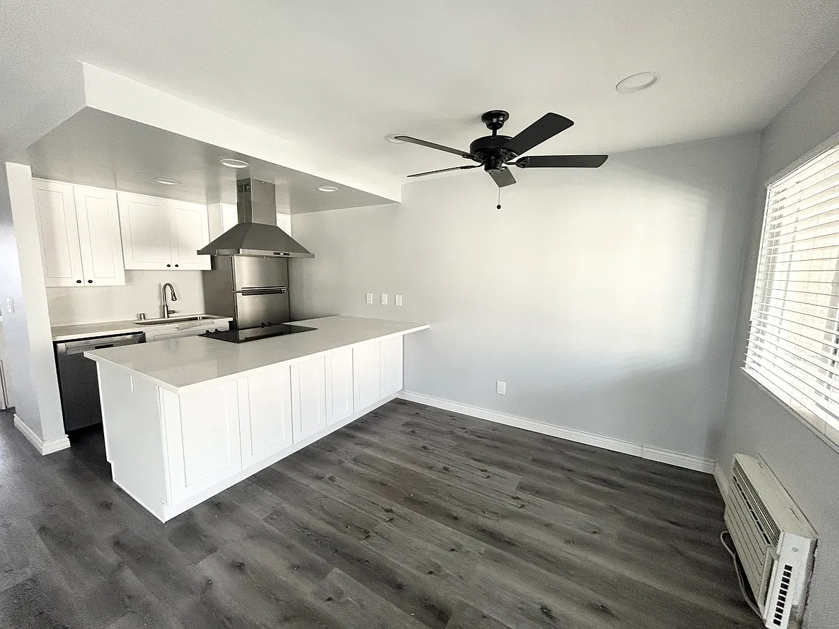 Building Photo - 8475 Avenida Angulia #28