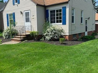 1344 Churchill Rd, Lyndhurst, OH 44124