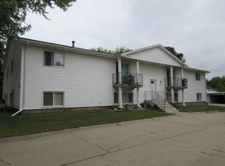 906 Cedar River Dr, Waverly, IA 50677