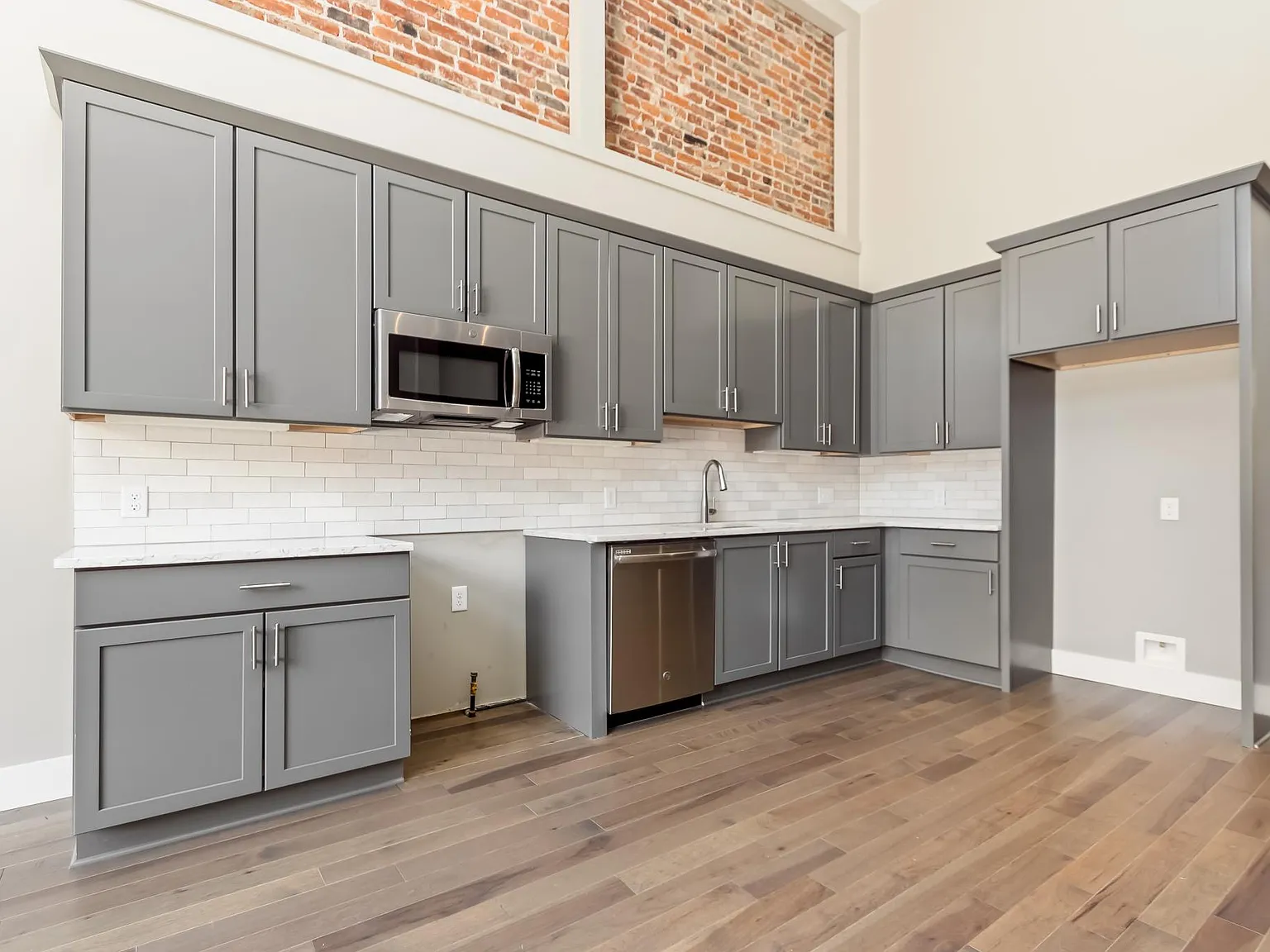 1 bed, 1245 sqft, $2,142 — Photo 4