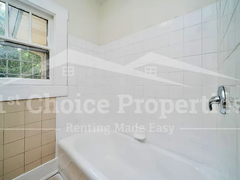 2321 22nd St W — Photo 10