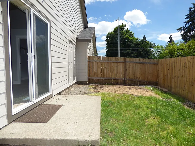 3576-3578 Fisher Ct NE — Photo 35