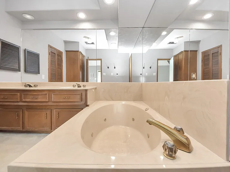 7510 Renmark Ln — Photo 13