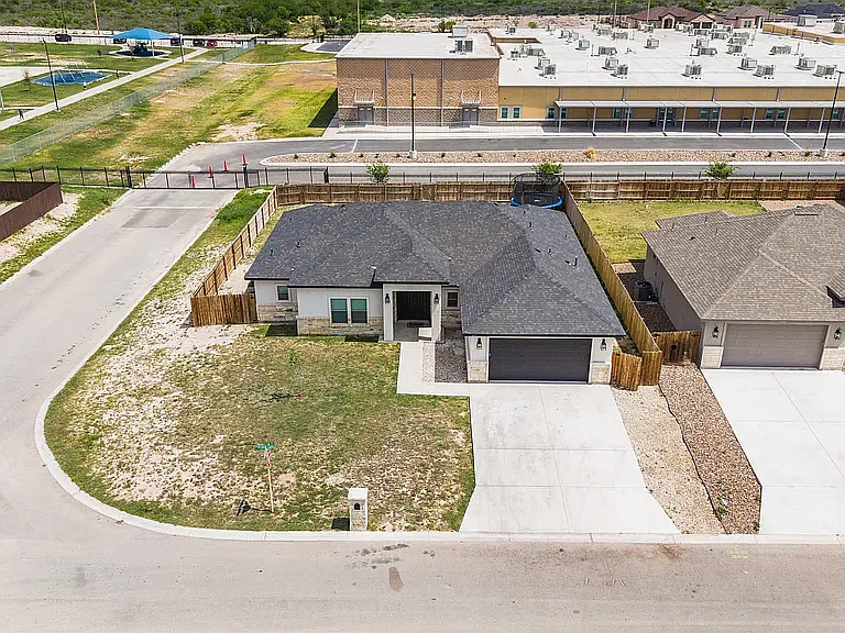423 Pitaya Ln — Photo 50