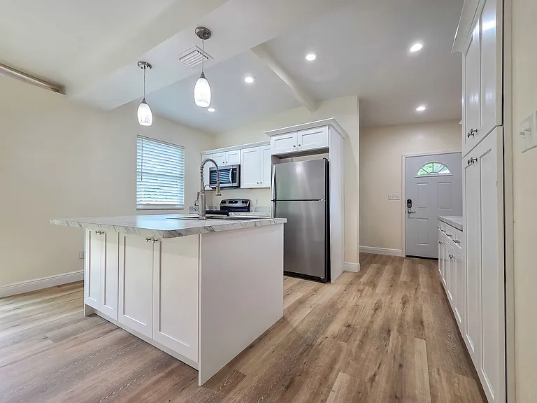 3702 NW 22nd Pl — Photo 11
