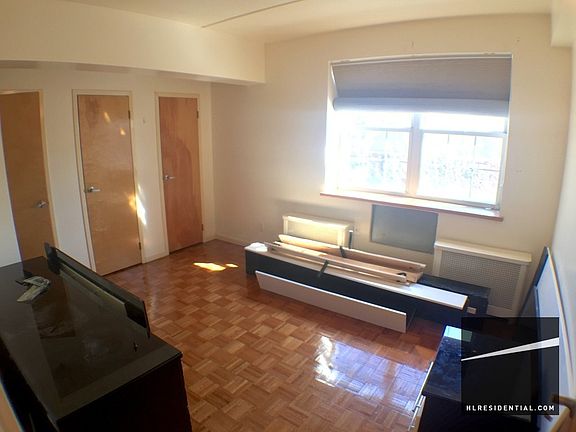 5th image of 2533 12th St #2N