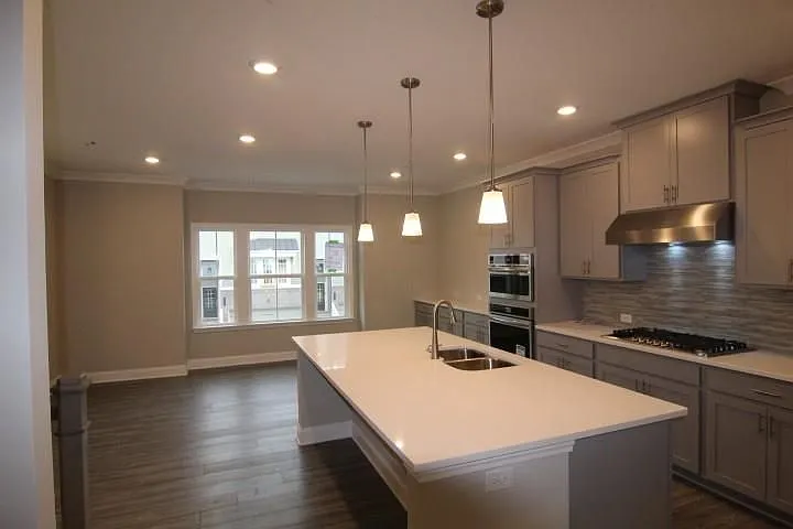 4 bed, 4.0 bath, 2407 sqft, $3,800 — Photo 2