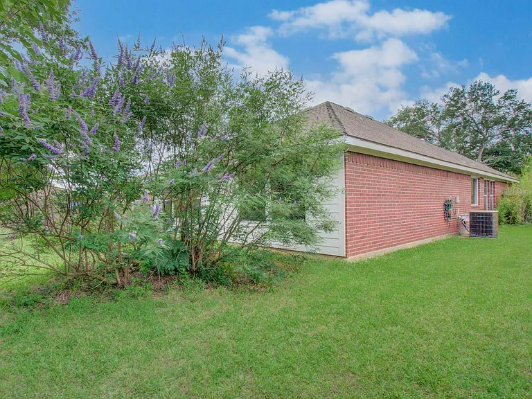18223 Heathridge Ln — Photo 46