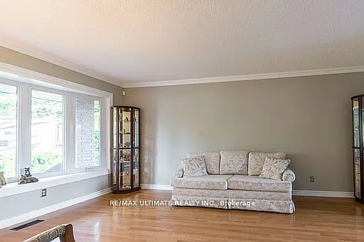 34 Briarwood Cres — Photo 6