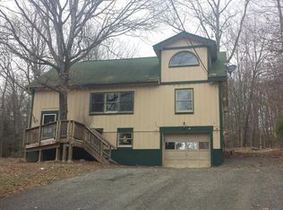 2279 Beartown Rd, Canadensis, PA 18325