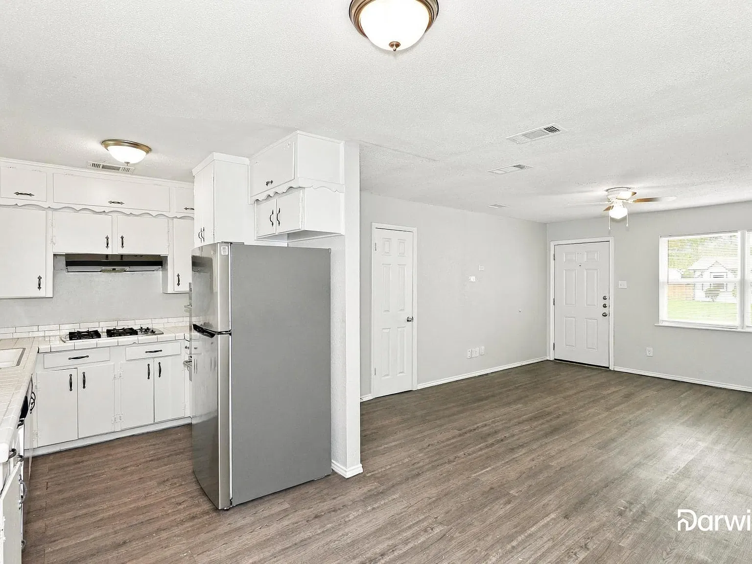 4 bed, 2.0 bath, 1023 sqft, $1,985 — Photo 3