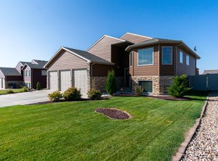 973 Mustang Ave, Dickinson, ND 58601