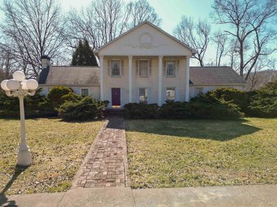4 Oak Ln, Bridgeport, WV, 26330