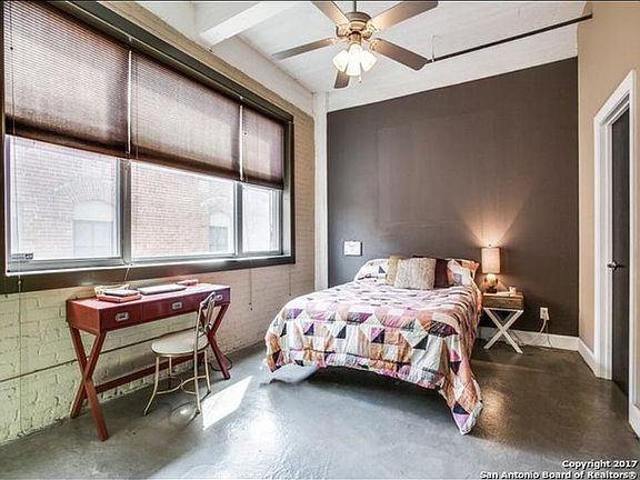 5th image of 821 S Flores St #2204