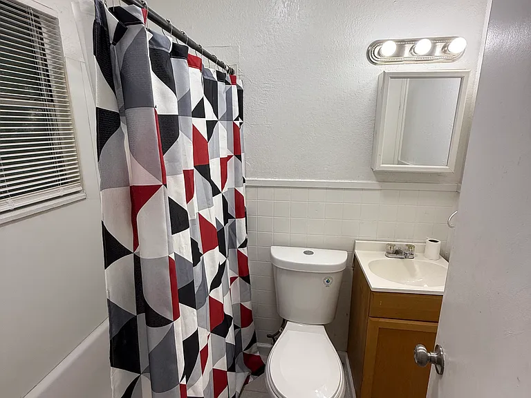 207 Wolf St #B — Photo 4