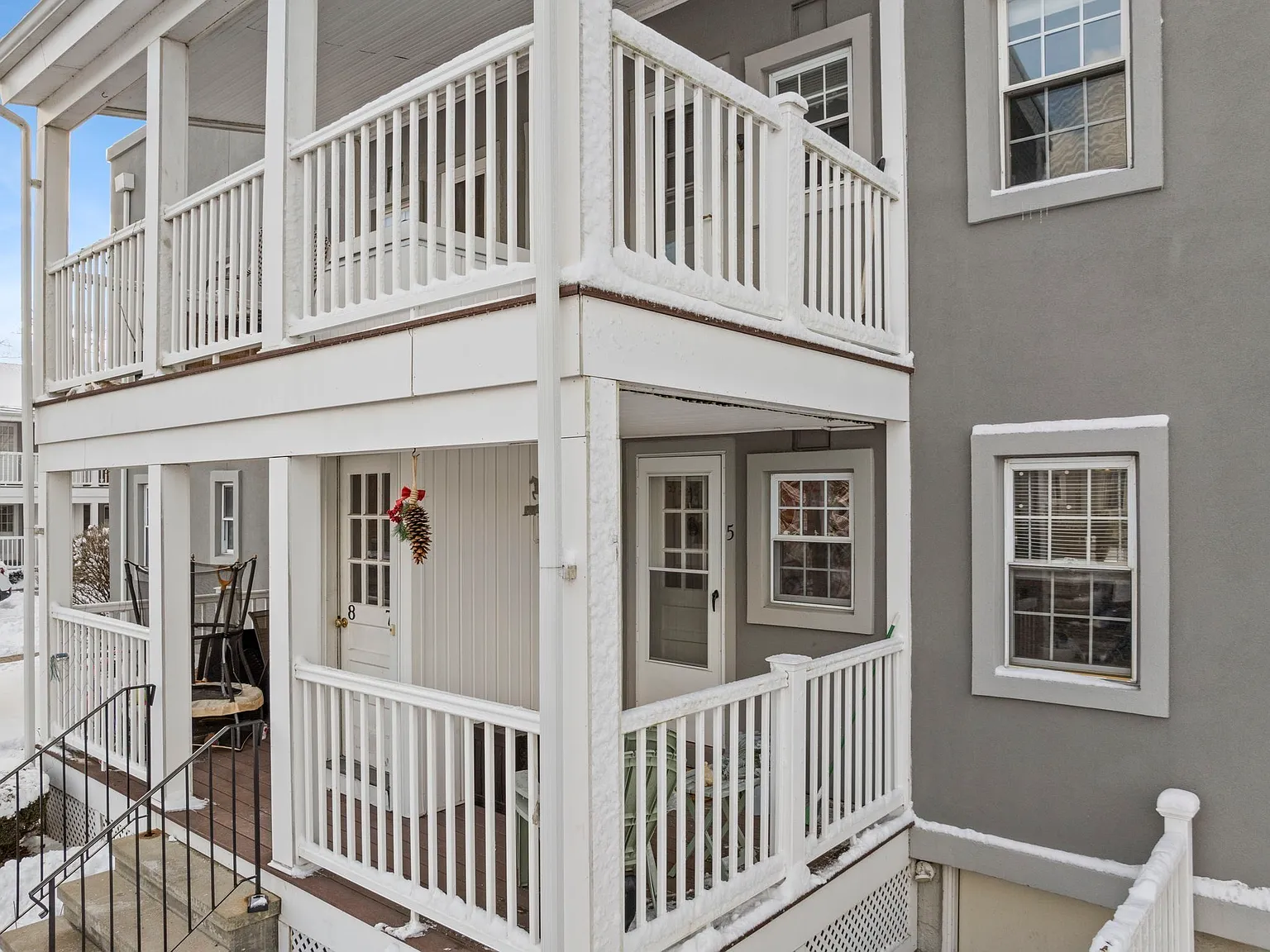 2 bed, 704 sqft, $2,400 — Photo 1