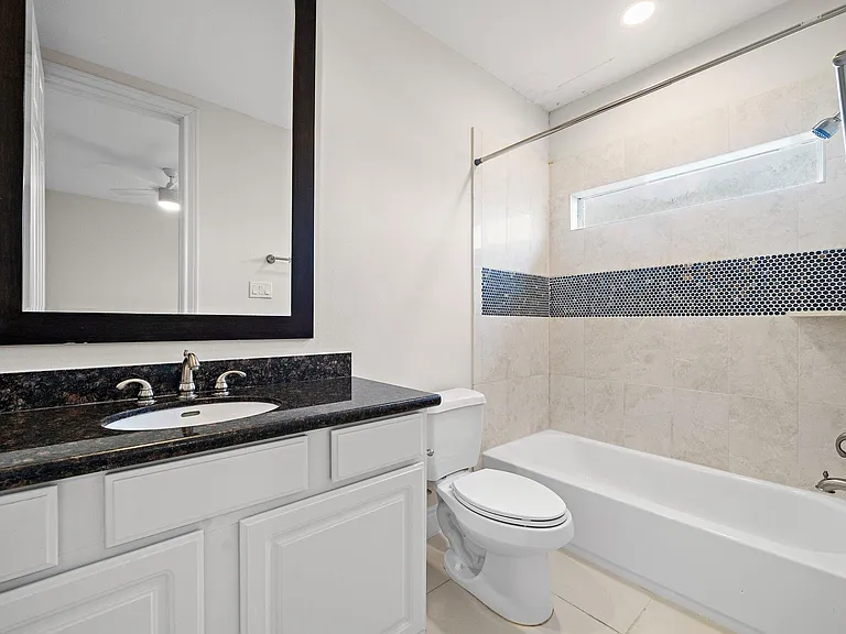 2828 Sherwin St — Photo 9