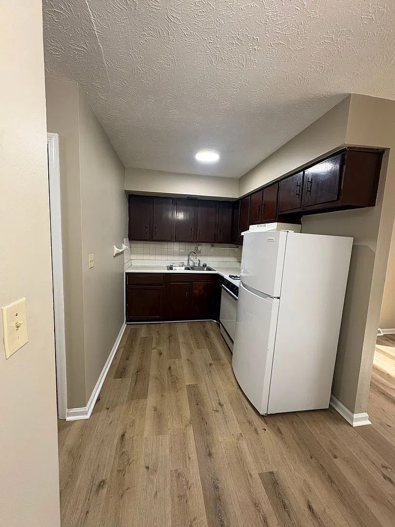 2 Bedroom Duplex on Strode Station Circle — Photo 2
