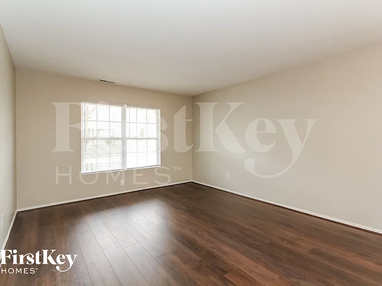 2709 Buckleigh Dr — Photo 5