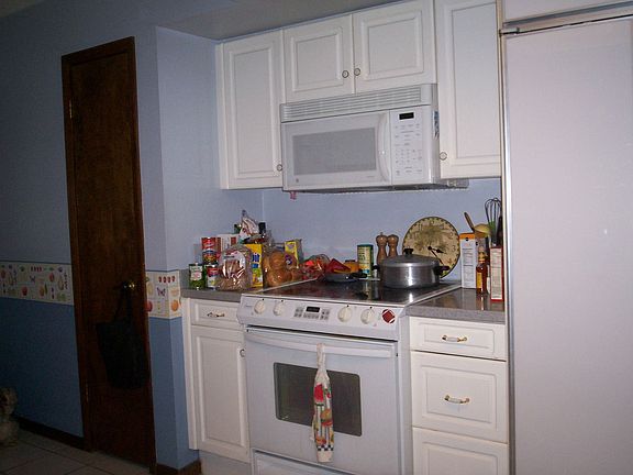 Sub Zero refrig in kitchen