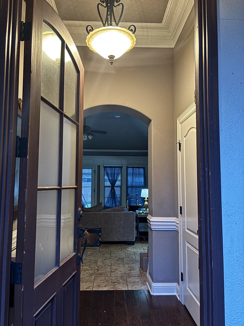 Fox Den — Photo 2