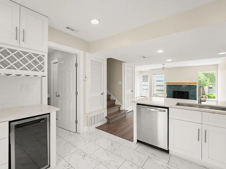 6410 Chimney Creek Cir #B — Photo 10
