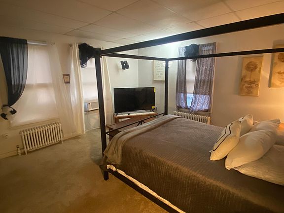 2nd image of 1000 Corbett St #3