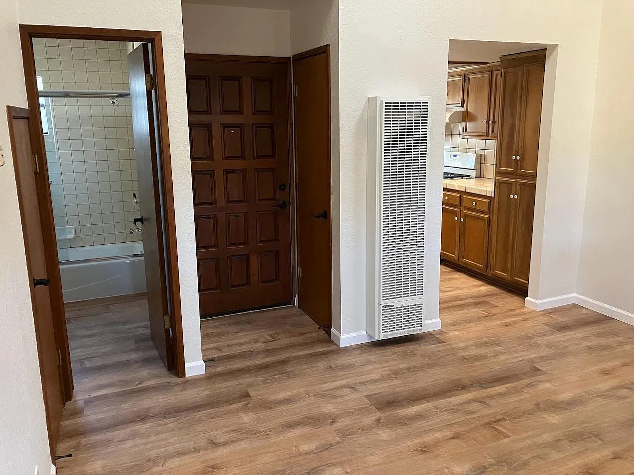 2123 Beebee St — Photo 3