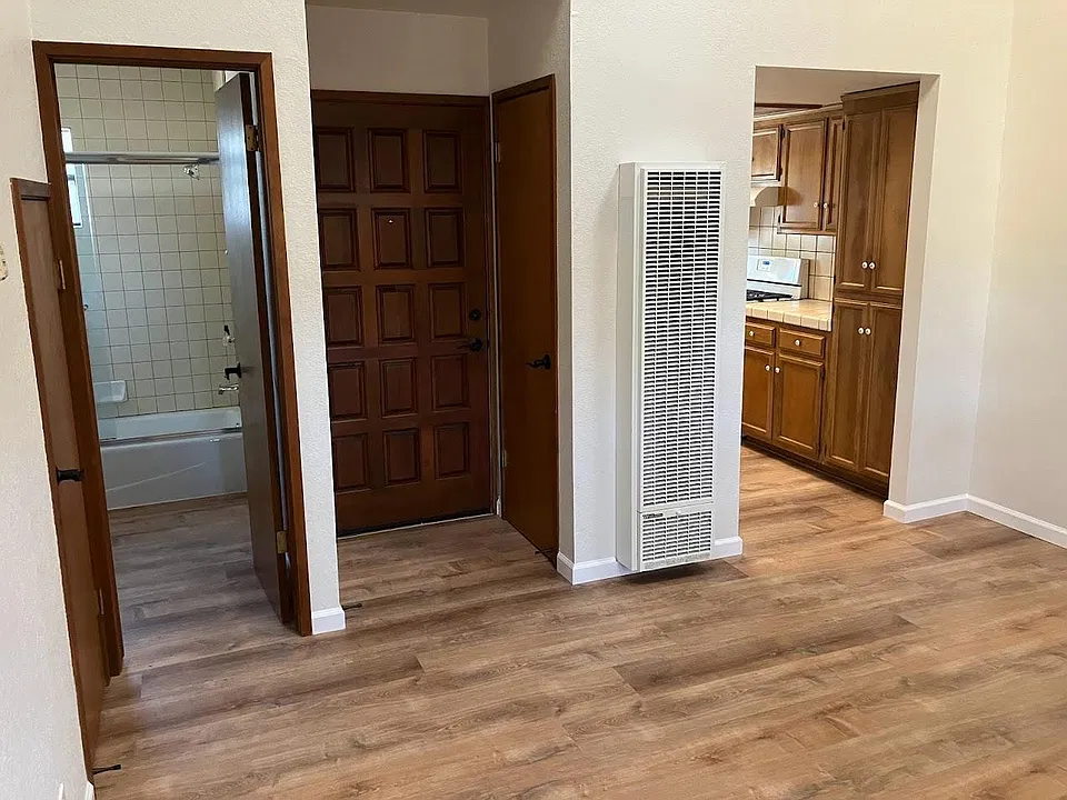Entry way with closet