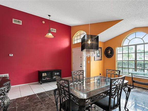 3rd image of 4722 Windwood Dr