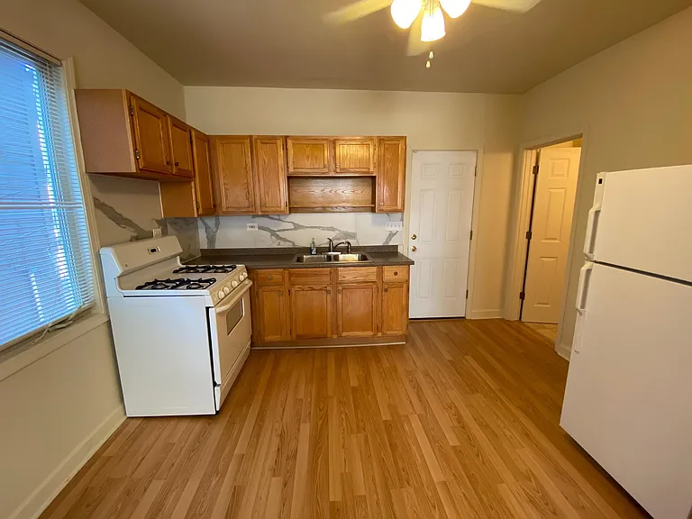 872 N Marshfield Ave #CH2 — Photo 10