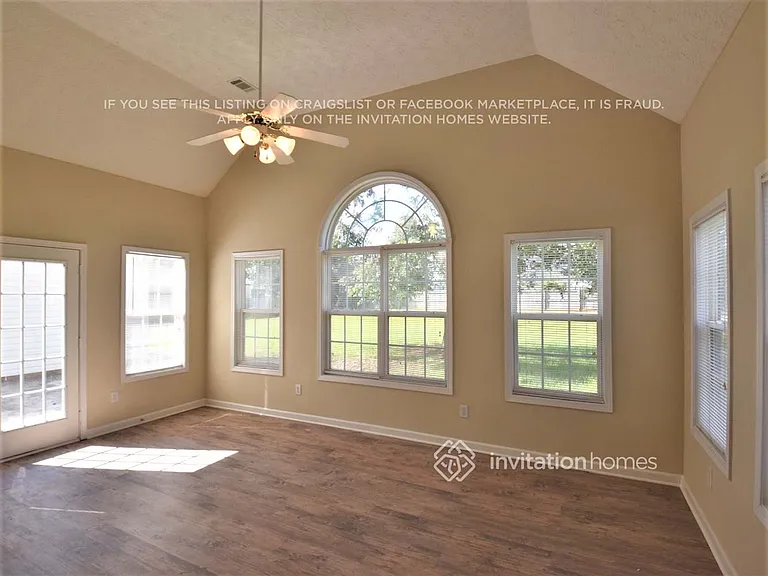 312 Glouchester Dr — Photo 4