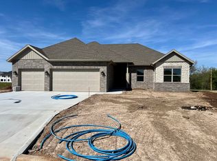 669 W Arbor Glenn Dr, Nixa, MO 65714