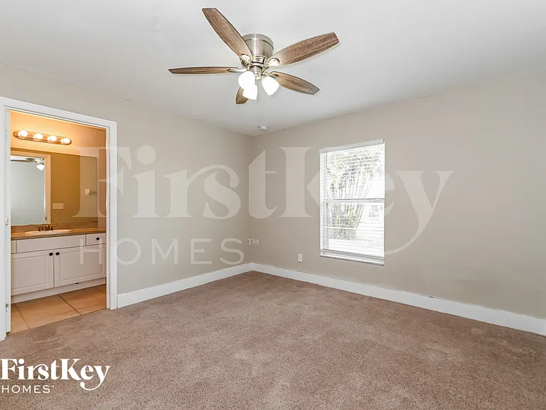 2837 NW 27th Ave — Photo 10