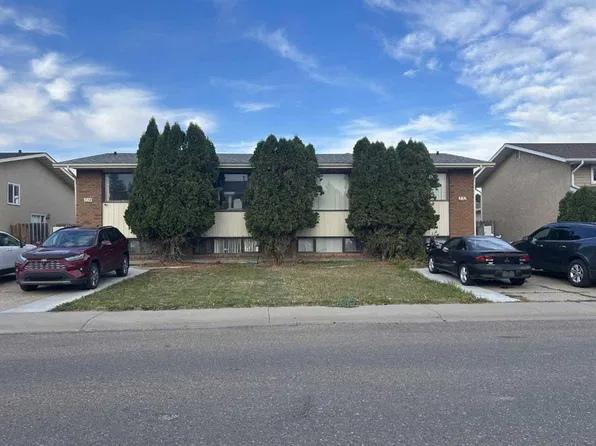 228 & 232 Ross Glen Dr SE, Medicine Hat, AB T1B 3A4