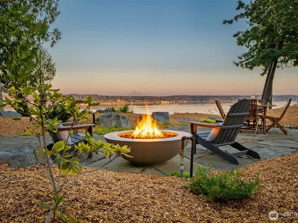 211 E Vineyard Crest Road, Grapeview, WA 98546