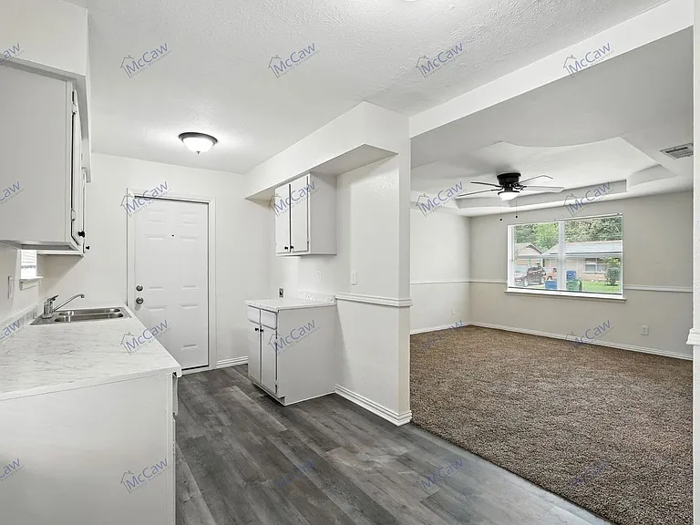 4425 Central Ln — Photo 8