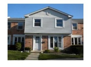 1055 Ashton Ct, Streamwood, IL 60107