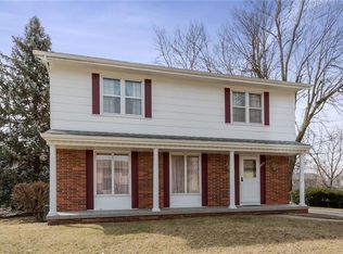 8810 Sunny Hill Dr, Clive, IA 50325