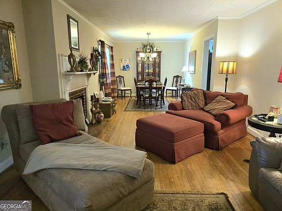 2nd image of 409 W Sultana Dr