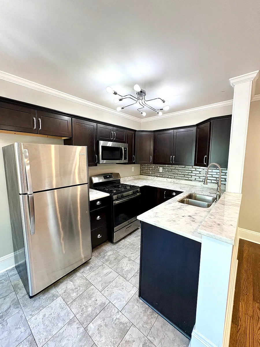 Building Photo - 2013 Eastern Pkwy #7