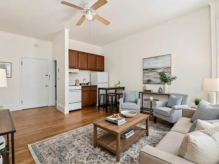 9 Buswell St #2R — Photo 1
