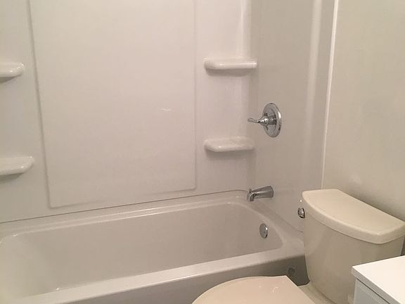 3rd image of 4765 Pennsylvania Ave SE