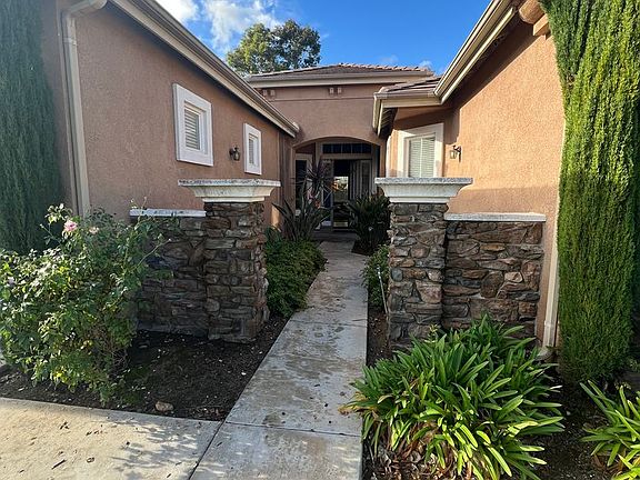 3rd image of 4420 Putting Green Dr