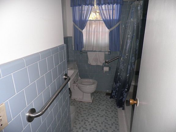 4th image of 312 Herron St