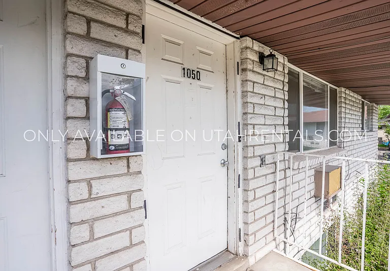 1050 S Virginia Cir — Photo 13