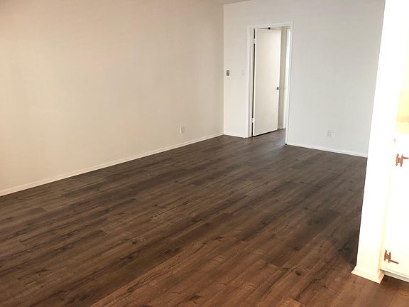 4th image of 11625 Mayfield Ave APT 3