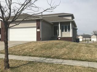 7906 Agatha Dr, Lincoln, NE 68516