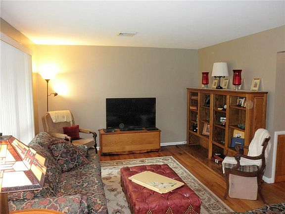 3rd image of 857 Gary Dr